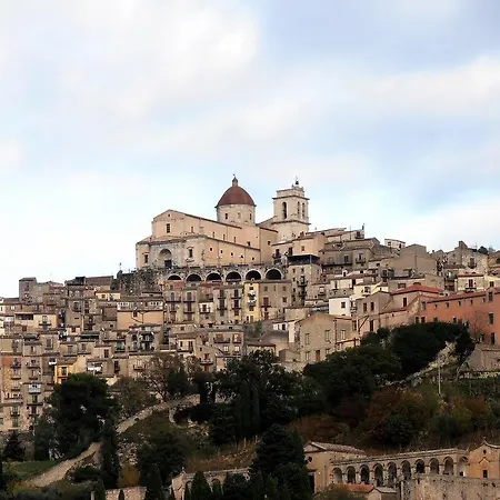 فندق مبيت وإفطار Il Castello بتراليا سوتانا