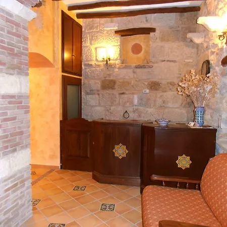 Il Castello ベッド・アンド・ブレックファスト ペトラリーア・ソッターナ