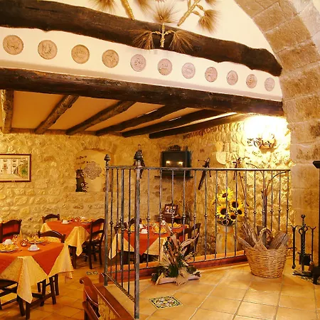 Il Castello 4* ペトラリーア・ソッターナ