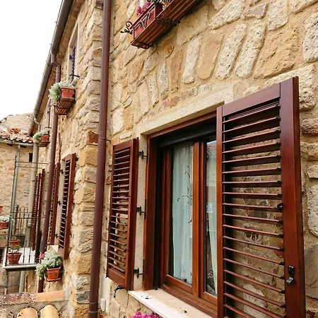 Il Castello ベッド・アンド・ブレックファスト ペトラリーア・ソッターナ