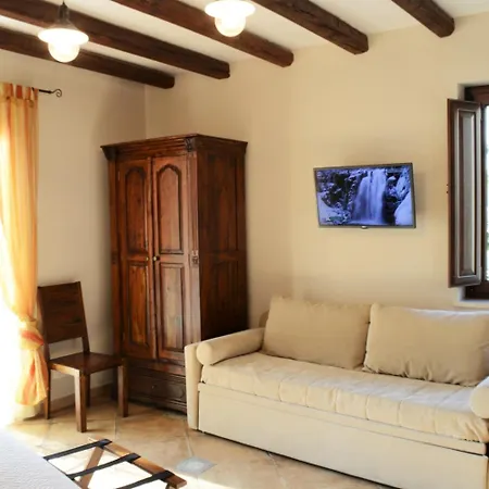 Il Castello 4* ペトラリーア・ソッターナ